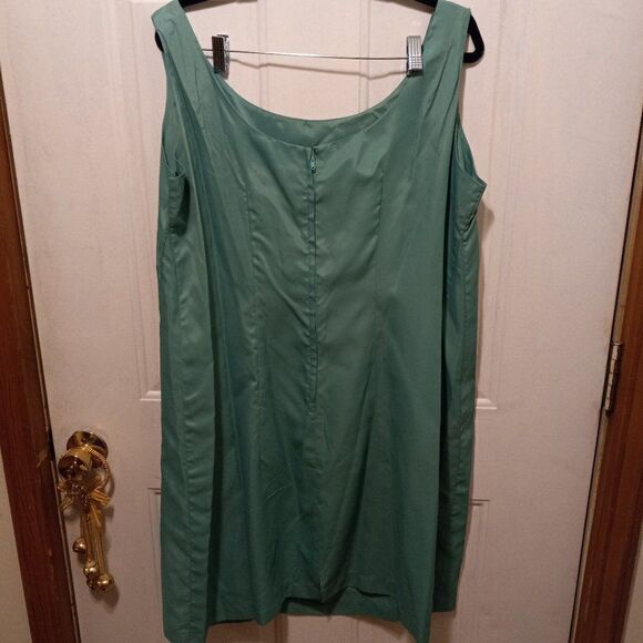 Vintage Green Lace with Daisys Dress - Picture 5 of 11